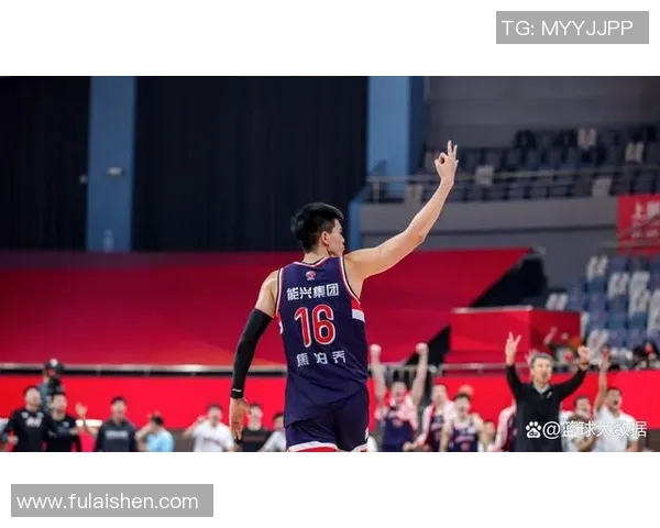 武汉篮球队勇夺第二名助力球队在状态排行榜中崭露头角